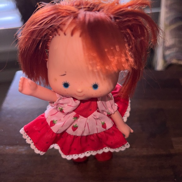 Vintage 1979 Strawberry Shortcake Doll - Picture 2 of 3